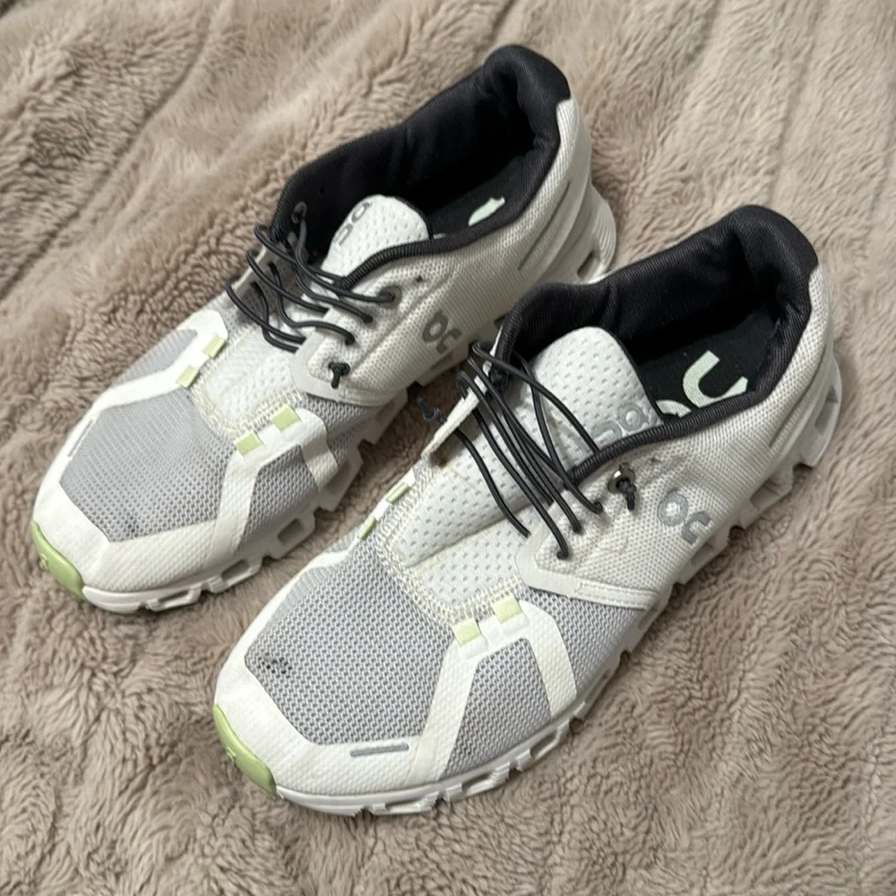 On Cloud Women’s Running Shoes 8.5 - Picture 1 of 9